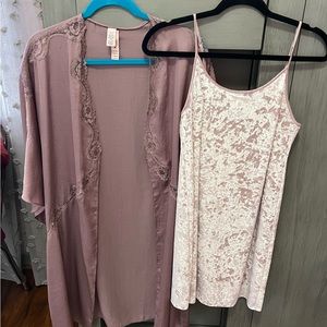 NWT/NWOT Victorias Secret XS/S nightgown & robe bundle